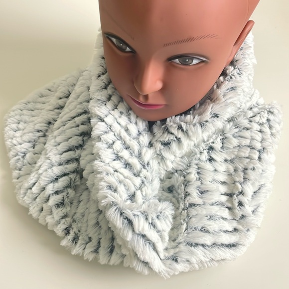 Faux Fur White & Dark Gray Furry Short Infinity Scarf- Soft- OS - Picture 2 of 6